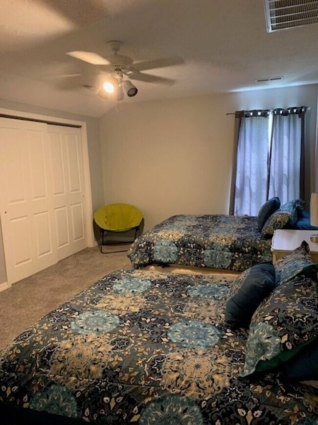 Building Photo - Furnished 4 Bedroom 3 Bath House in Kimberling City, MO with 2 car garage-Seasonal Lake View