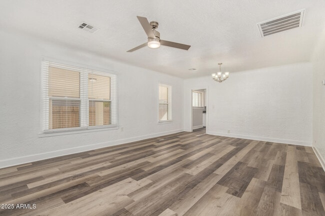 Building Photo - 423 E Crescent Ave