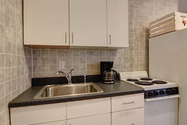 Building Photo - 704 Island Retreat Ct