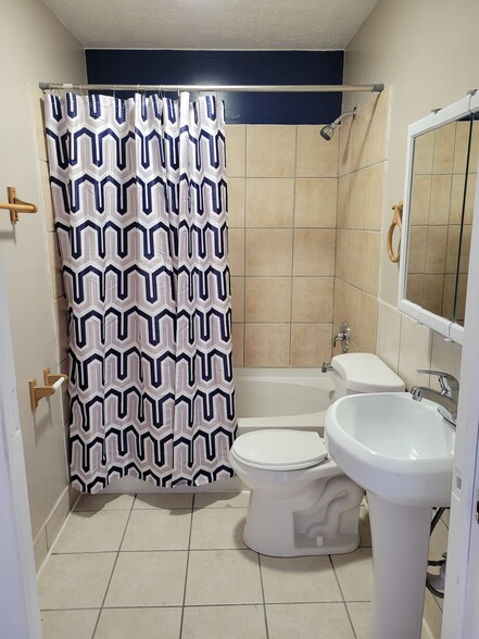 Master bathroom - 81 S Main St