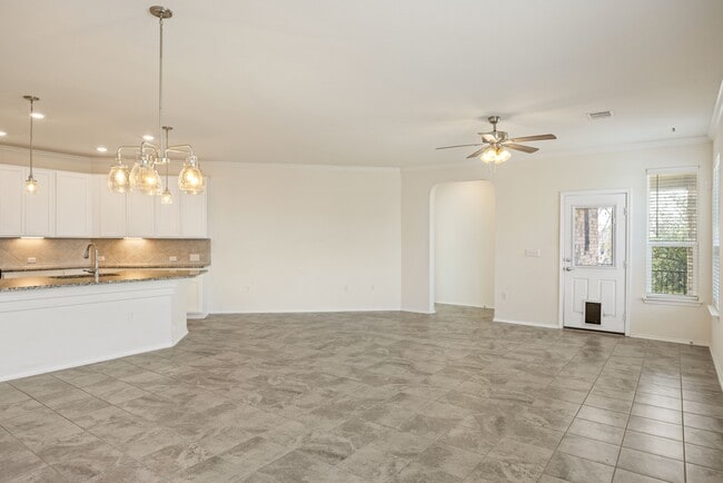 Building Photo - 805 Sandhill Branch Dr