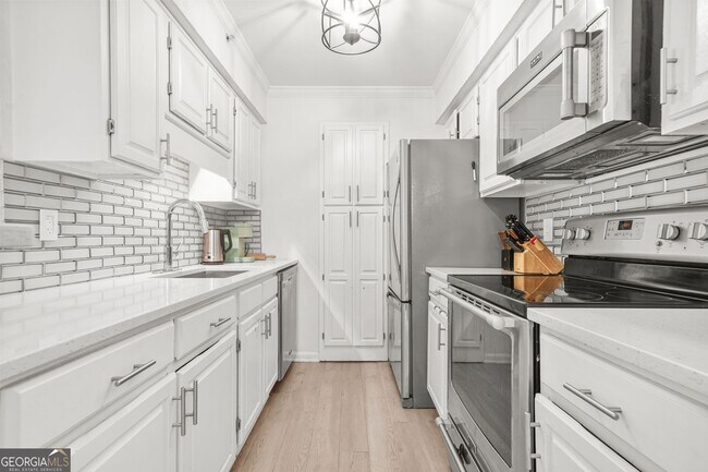 Building Photo - 27404 Plantation Dr NE