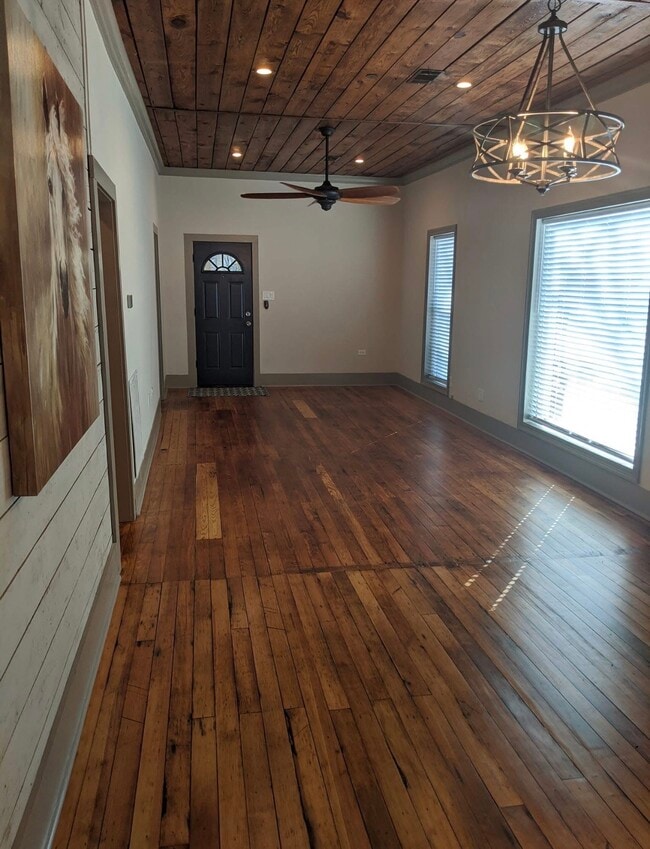 Building Photo - 407 2nd St