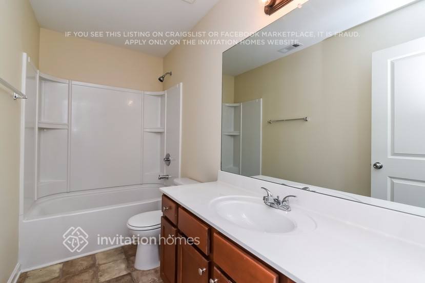 Building Photo - 3467 Rosebud Park Dr