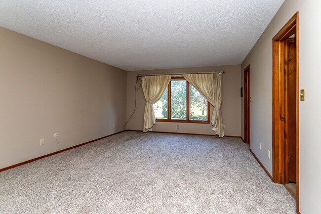 Building Photo - Ranch Style Home Located inside Kissing Camels!