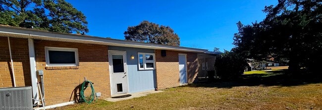 Building Photo - Serene 2BR Living in Seagate Near Market Common