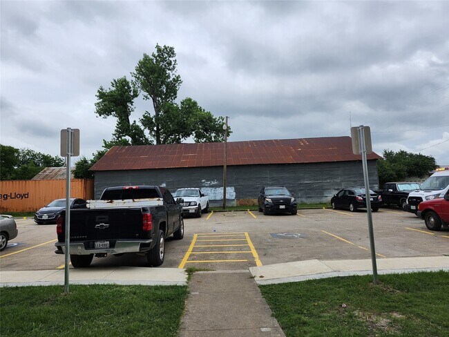 Primary Photo - 306 W Avenue D