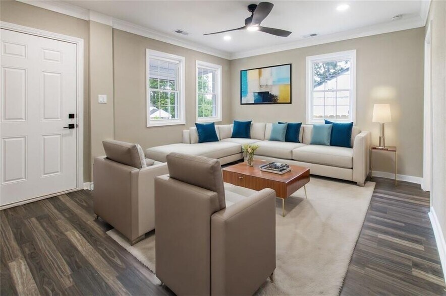 Living Room - 288 Thornton St SW