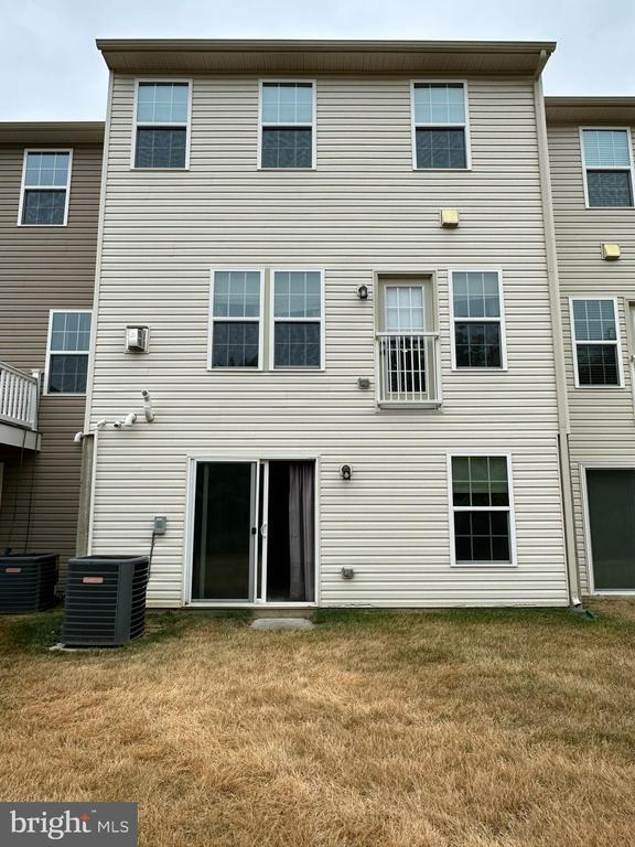 Building Photo - 2003 Exposition Dr