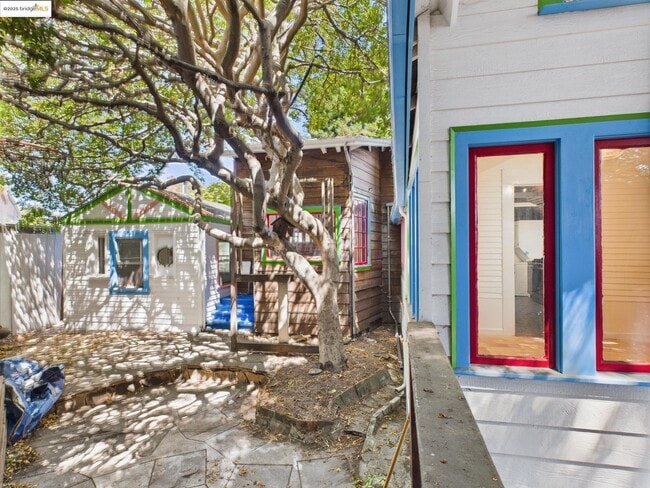 Building Photo - 1545 Mariposa St