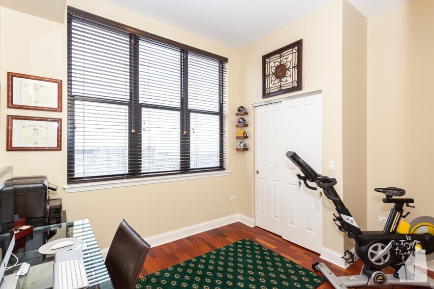 Building Photo - 1464 S MICHIGAN Ave