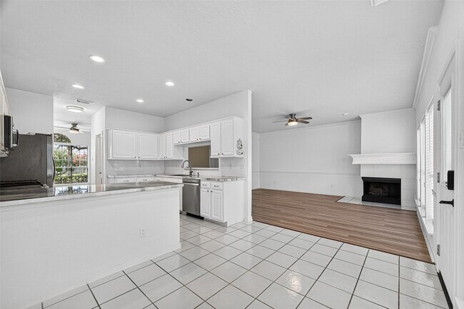 Building Photo - 1253 El Camino Village Dr
