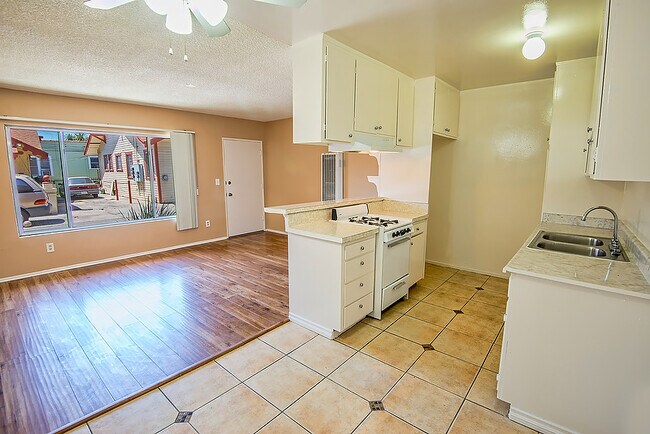 Building Photo - 1052 Browning Blvd