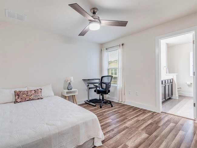 Building Photo - 7408 Merrick Ln