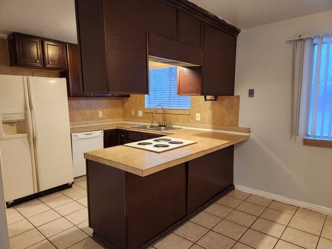 Building Photo - Great 5 Bed 3 Bath Rambler Home in Sandy