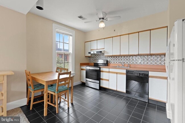 Building Photo - 1435 Bolton St