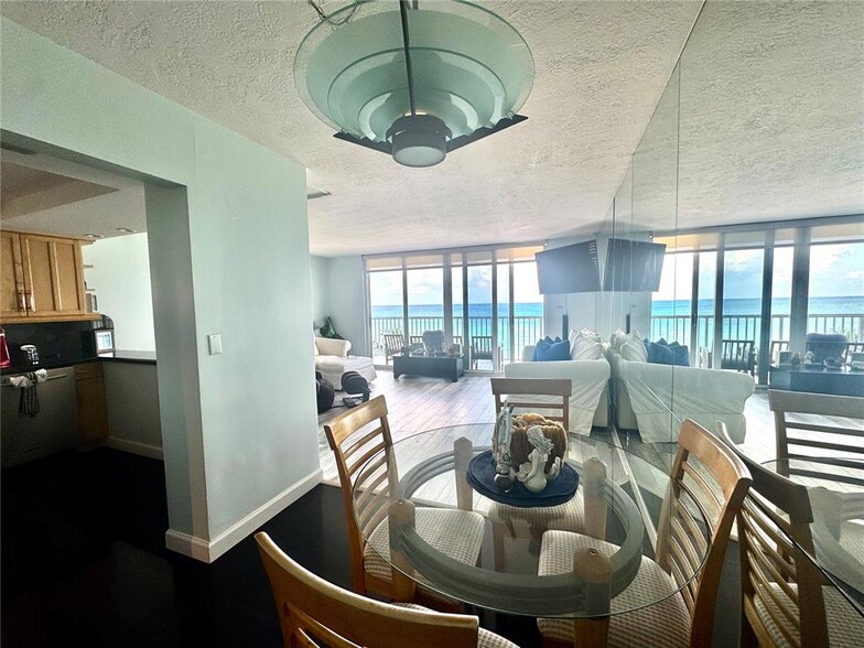 Primary Photo - 400 N Surf Rd