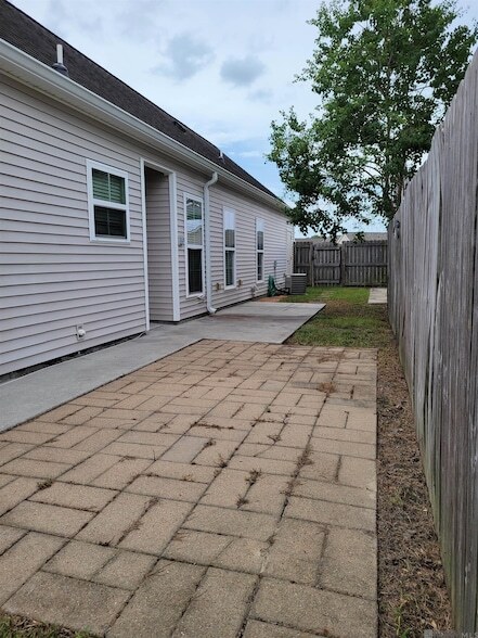 Building Photo - 40485 Sage Field Ct