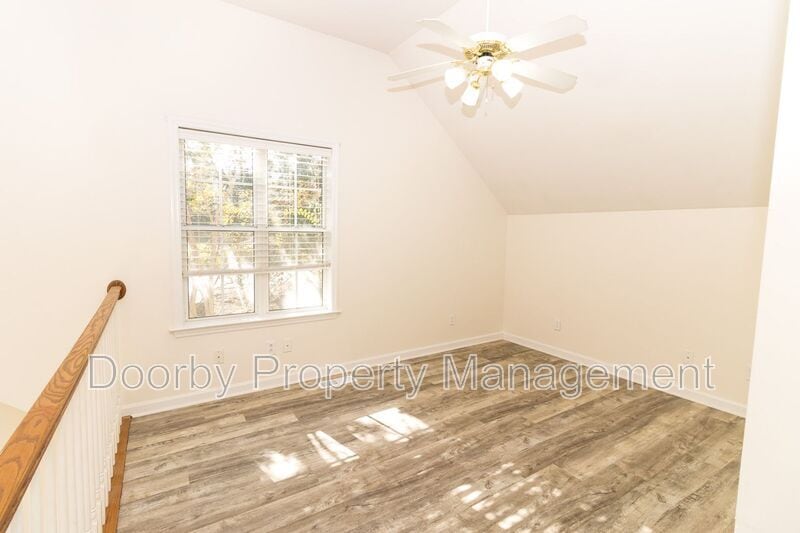 Building Photo - 1004 Roselawn Dr