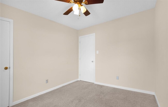 Building Photo - 1332 Oak Knolls Dr