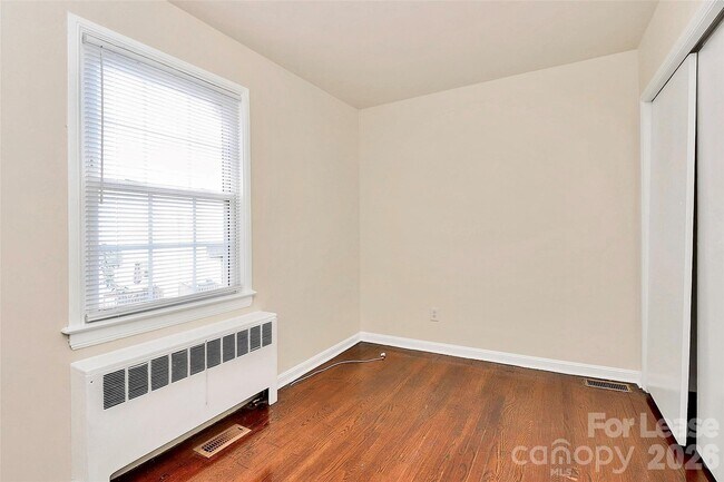 Building Photo - 540 Wakefield Dr