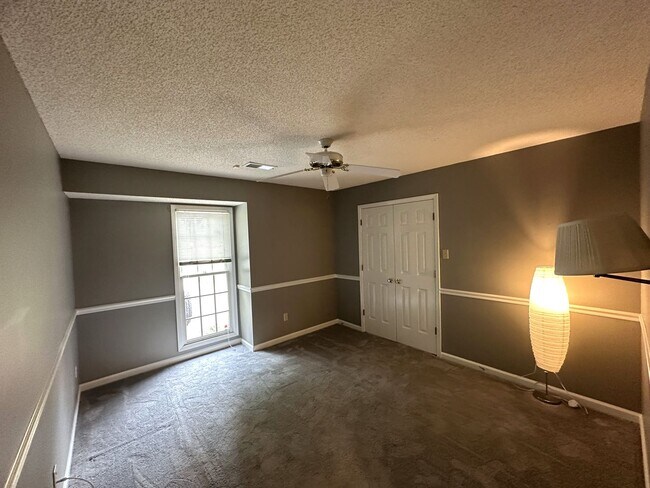Building Photo - Gorgeous Home on the Lake in Lakeland!!