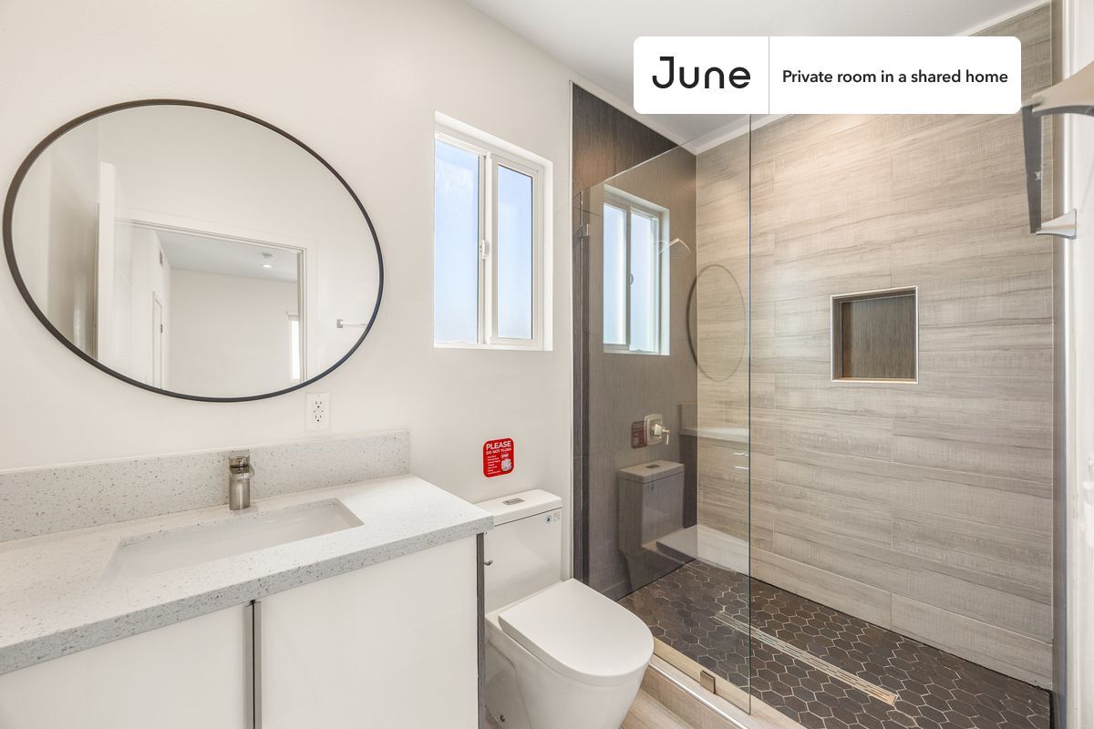 Building Photo - Room in Shared 4 bed/4 bath home