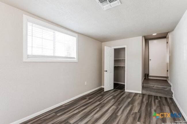 Building Photo - 607 Lovera Blvd