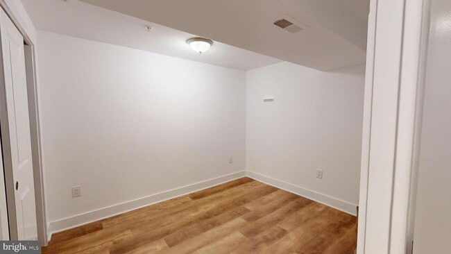 Building Photo - 472 Ridge St NW