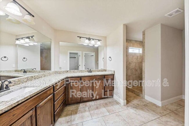 Building Photo - 4904 Ridglea Hills Ct