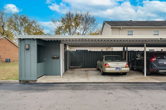 Building Photo - Awesome 2BE/BA townhouse in Bellevue!