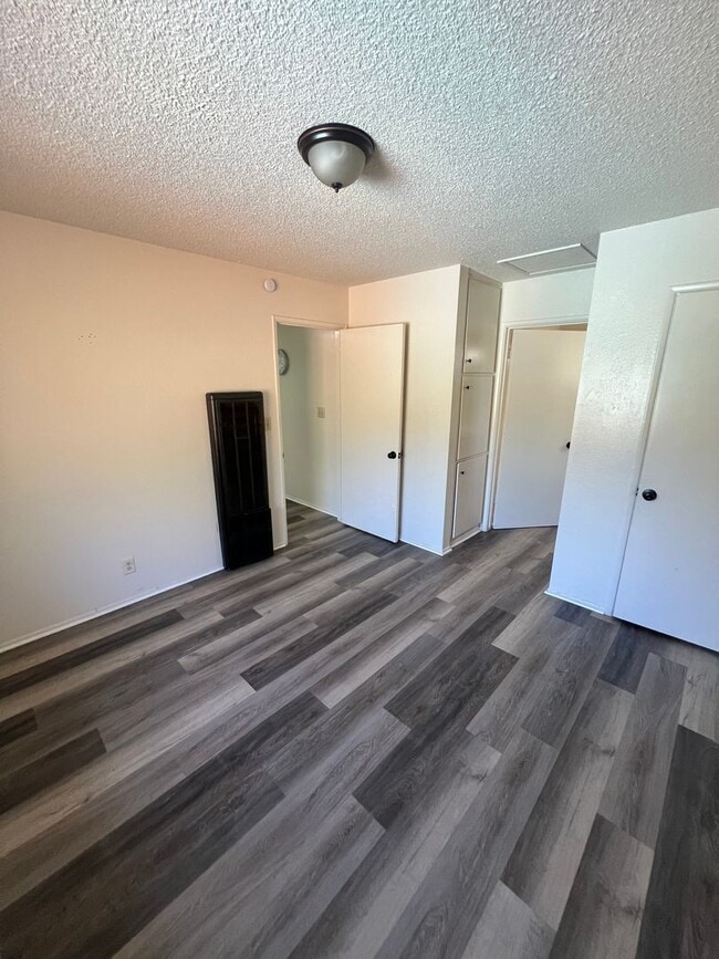 Building Photo - Oroville one bed one bath duplex for rent.