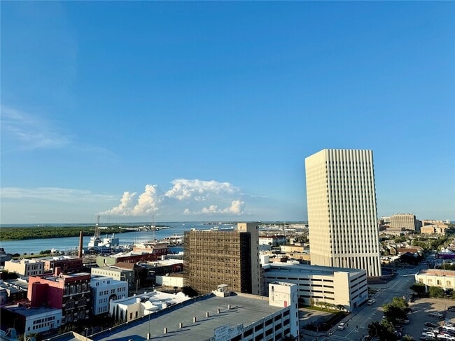 Building Photo - 2102 Mechanic St