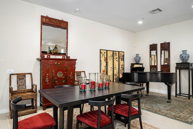 Building Photo - 53385 Avenida Mendoza