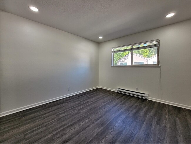 Building Photo - 2553 Lancaster Ct
