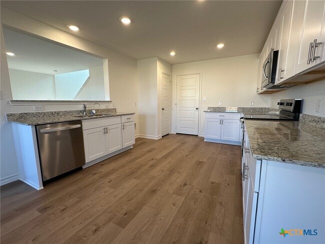 Building Photo - 945 Heartseed Ave