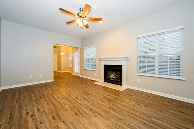 Building Photo - 636 Magnolia Ln