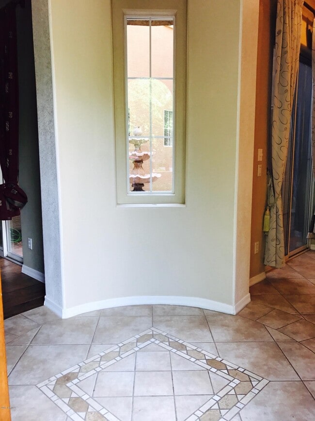 Building Photo - 1150 W Silver Creek Rd