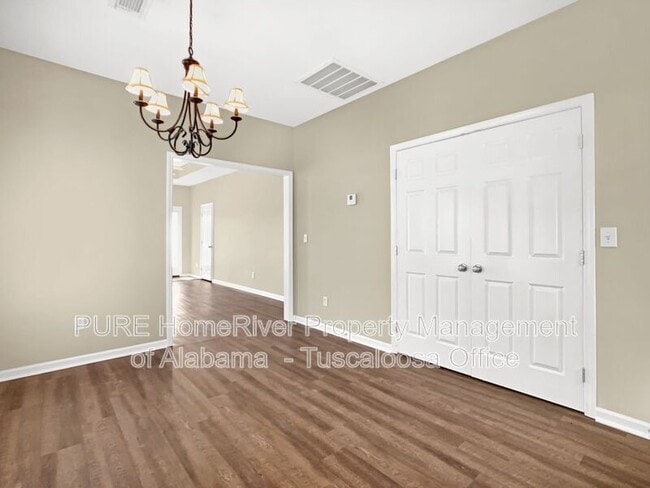 Building Photo - 9750 Moonlight Dr