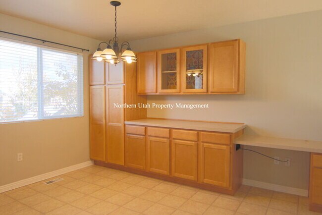 Building Photo - Amazing South Ogden Home with Everything!