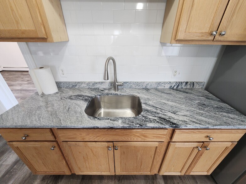 Building Photo - 37 Watson St