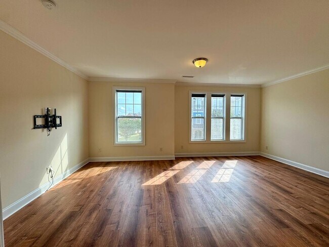 Building Photo - 563 Balsam Fir Dr