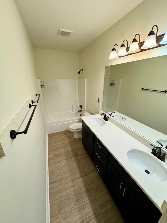 Building Photo - Willow Heights Home!