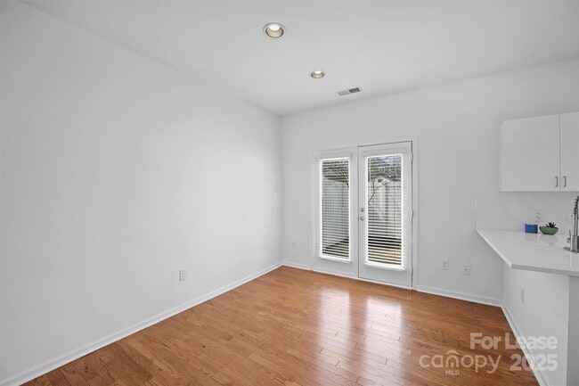 Building Photo - 2252 Vision Dr