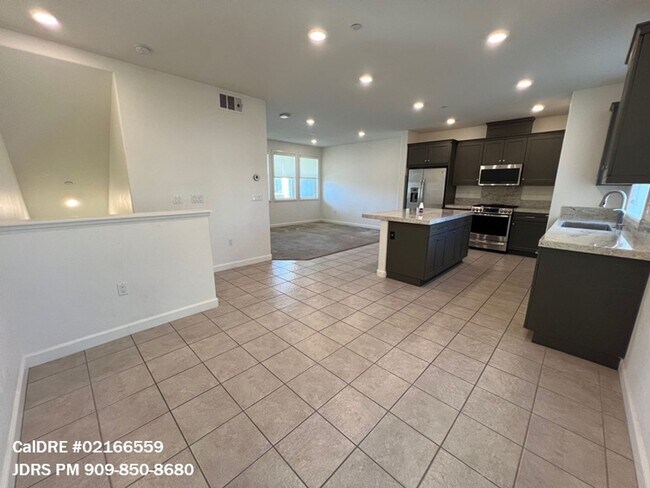Building Photo - Yorba Linda 3 Bedroom Condo