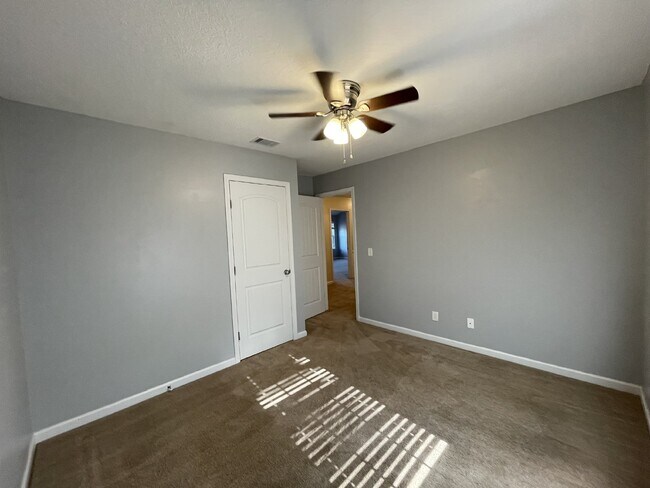 Building Photo - Home For Rent
