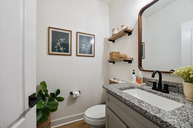 Building Photo - 25227 Sierra Mnr Ct