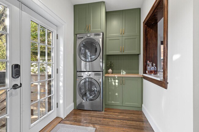 Building Photo - 439 Thurman Ave