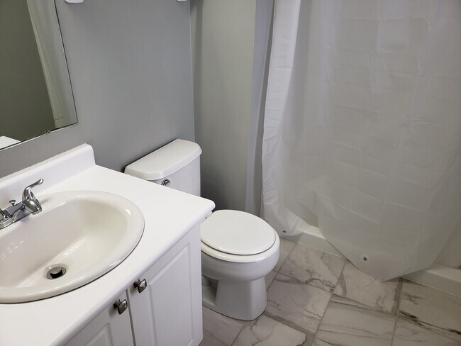 Building Photo - 6108 Georges Park Dr