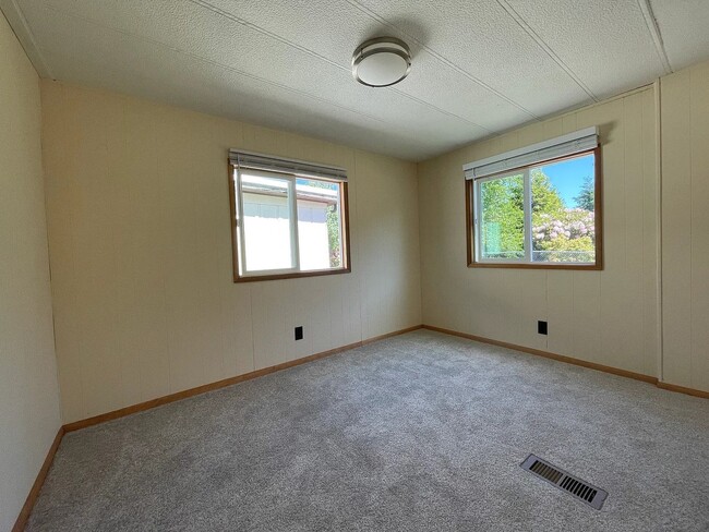 Building Photo - 2-Bedroom 1-Bath in Chinook WA **Available...